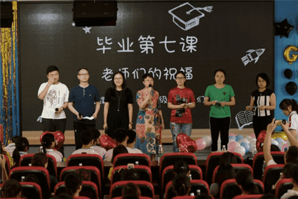 在光影中成长，在镜头下绽放——成都王老师摄影班毕业典礼发言