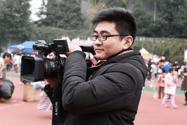 在光影中成长，在镜头下绽放——成都王老师摄影班毕业典礼发言