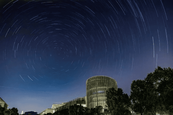 从上海大学摄影专业到成都王老师摄影，一场光影之旅的奇妙碰撞