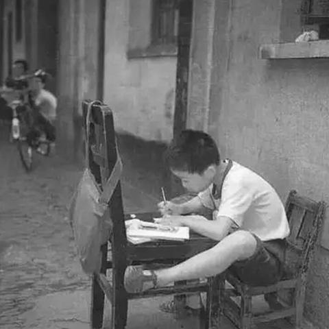 小男孩拍照姿势大全集
