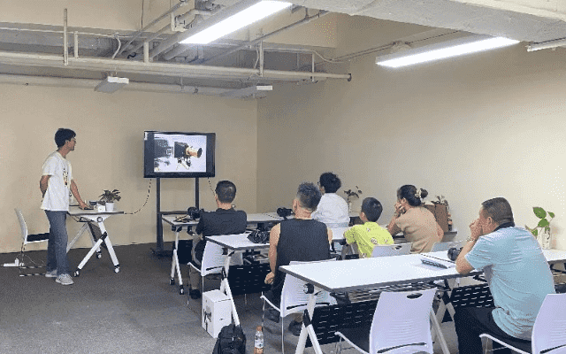 成都树莓教育，开启上海摄影师培训的别样之旅