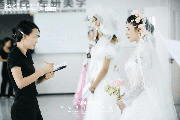 成都树莓教育，开启婚纱摄影培训班的梦幻之旅