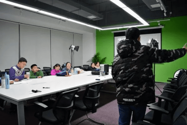 来成都树莓教育，开启影视拍摄技术的奇妙之旅