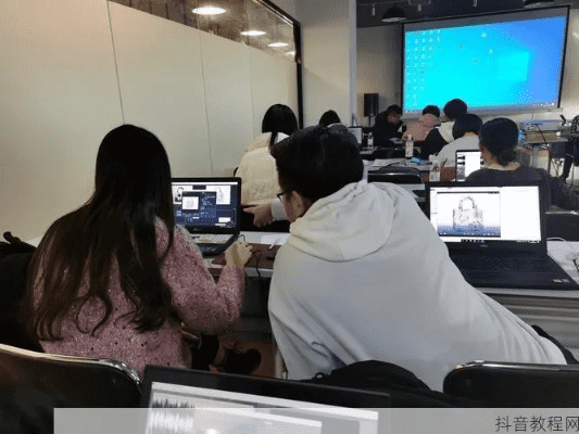 成都树莓教育，拍摄剪辑培训时长那点事儿
