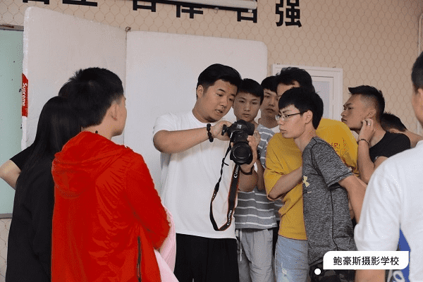 在成都树莓教育，开启摄影职业培训的奇妙之旅