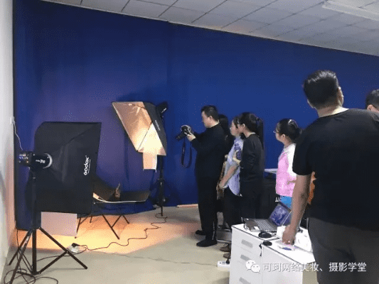 跟着成都树莓教育的视频课程培训，开启摄影奇妙之旅