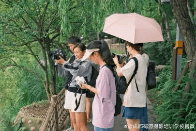 成都树莓教育与蜀源摄影培训学校，开启光影奇妙之旅