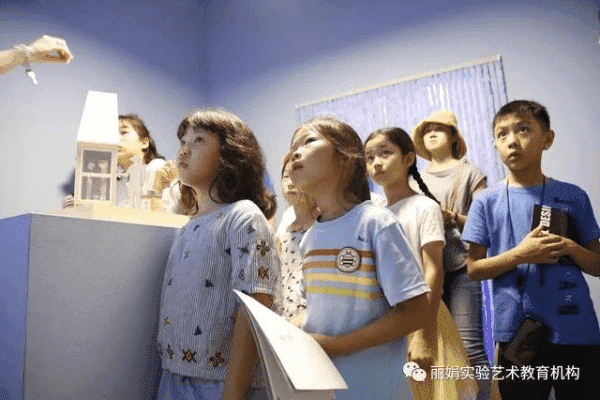 在成都树莓教育，开启艺术摄影的奇幻之旅
