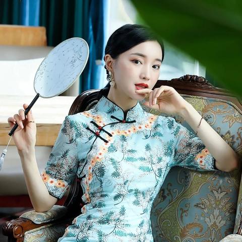 穿旗袍拍照怎么摆姿势好看图片 穿旗袍拍照怎么摆姿势好看图片