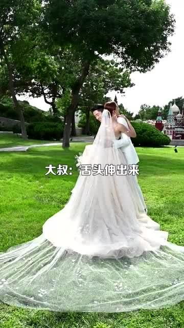 解锁婚纱摄影新技能？来成都树莓教育的婚纱摄影培训课程就对啦！