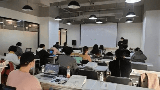 来成都树莓教育，开启视频剪辑培训的奇妙之旅！