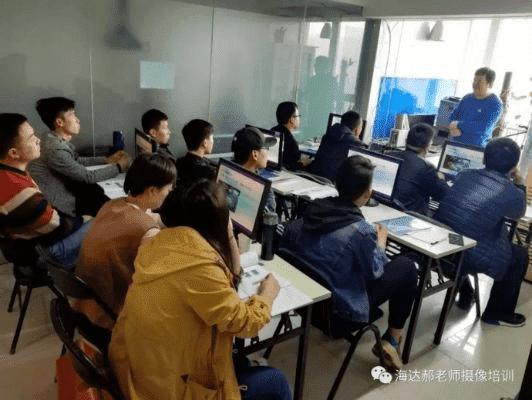 来成都树莓教育，开启视频剪辑培训的奇妙之旅！