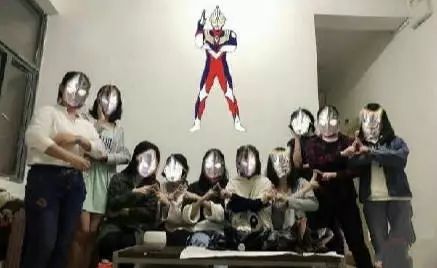拍照姿势大全摆法查寝