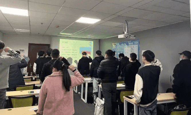 跟着成都树莓教育，开启科技视频培训的奇妙之旅