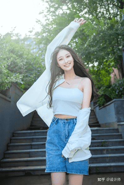 h4，女生摆拍解锁迷人微笑姿势