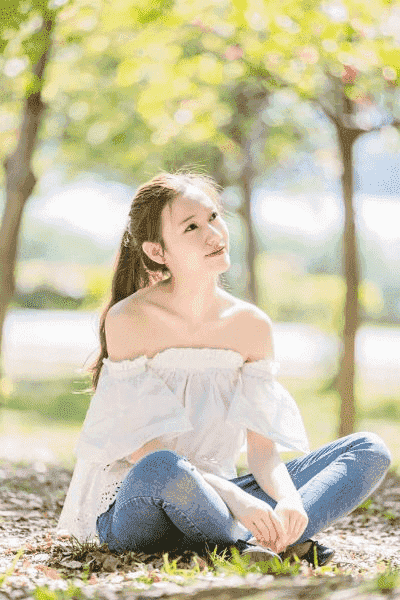 h4，女生摆拍解锁迷人微笑姿势