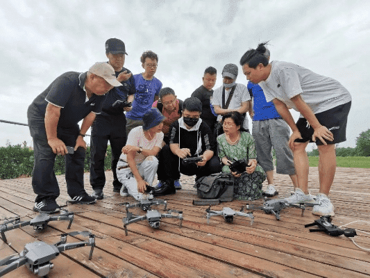 跟着成都树莓教育，解锁无人机拍摄的奇妙之旅