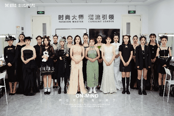 成都树莓教育与四川省奥斯卡摄影化妆培训学校,开启光影艺术的奇妙之旅 成都树莓教育与四川省奥斯卡摄影化妆培训学校,开启光影艺术的奇妙之旅
