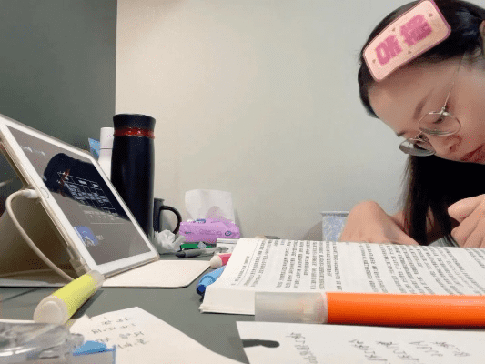 跟着成都树莓教育，解锁Vlog拍摄技巧学习的奇妙之旅